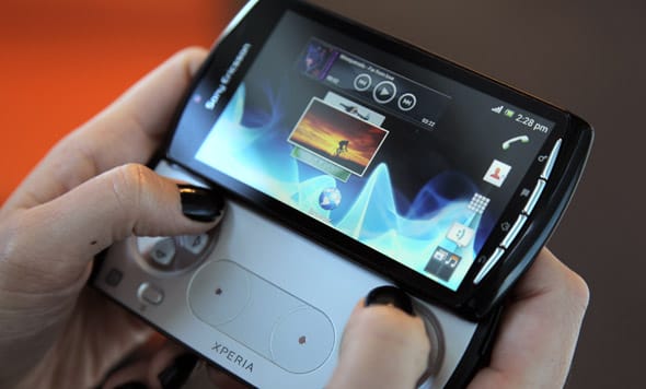 Xperia PLAY Gets Official ICS Beta from Sony