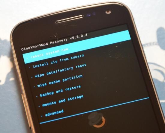 How To Install Touch ClockworkMod (CWM) Recovery on Droid RAZR