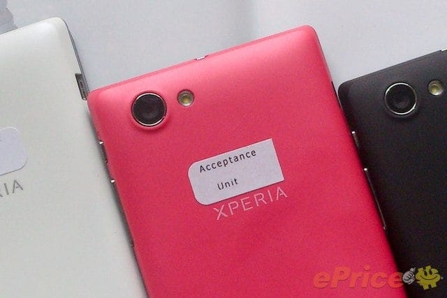 Sony Xperia J Pictures Leak, Foregoes Round Sony Ericsson on the Back