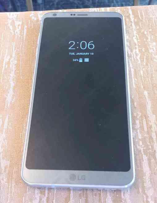 A real-world LG G6 photo leaks, shows Always-On display