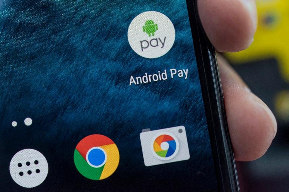 Android Pay is finally rolling out in Canada via Play Store