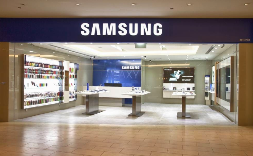 Samsung store in Singapore goes up in flames a day before Galaxy S8 launch