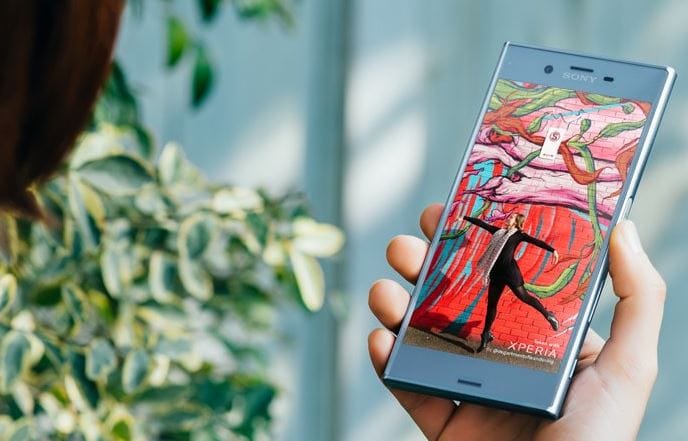 How to take a screenshot on Xperia XZs