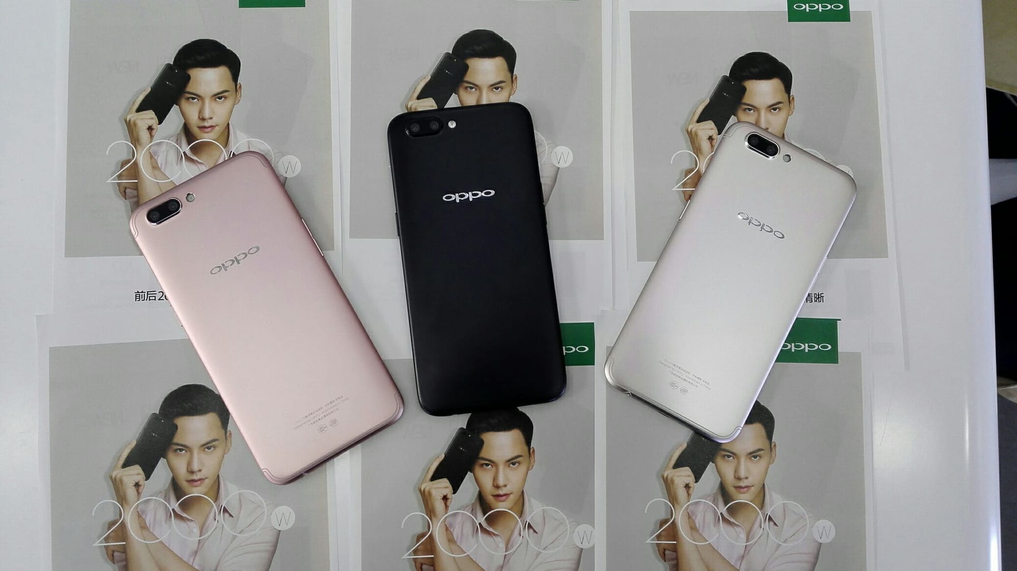 Here’s another look at Oppo R11 in Pink, Black and Gold color