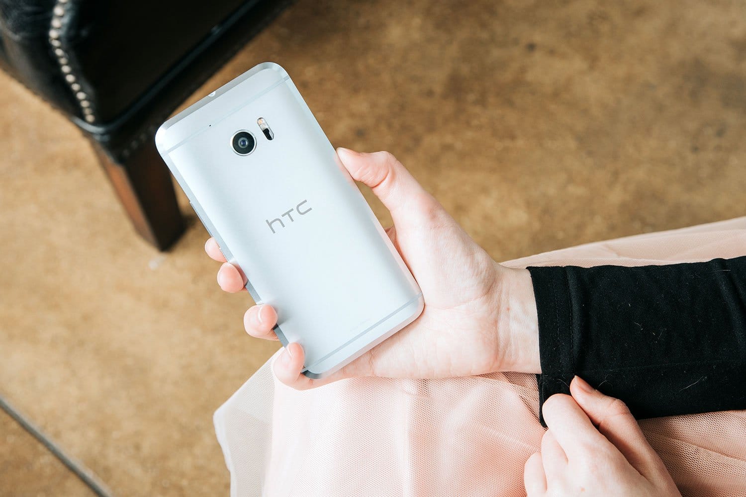 Verizon pushes update to HTC 10 with November security patch