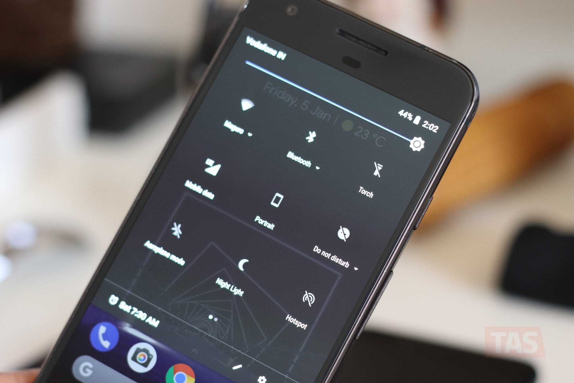 How to get a dark theme on Android 8.1 Oreo