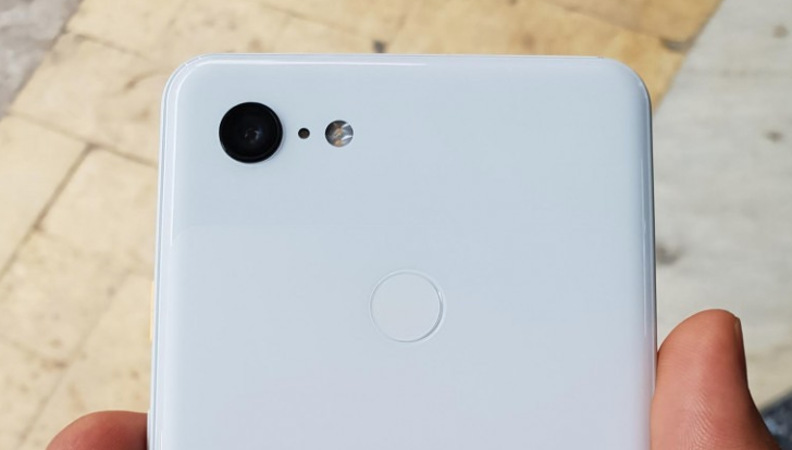 [Update: Even more images leaked] Alleged Google Pixel 3 XL live images leaked with some specs too