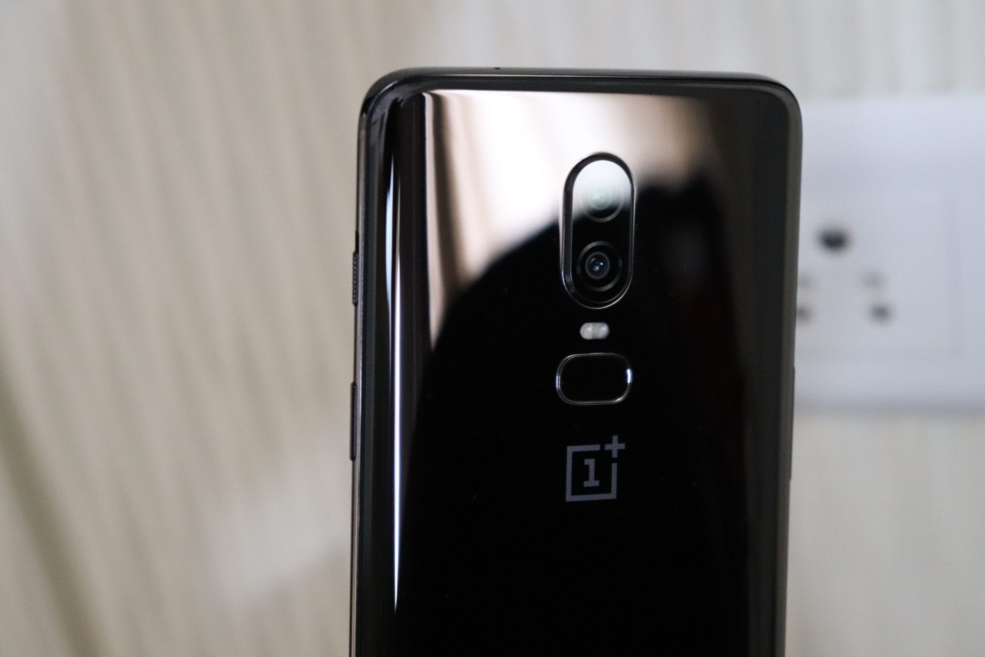 OnePlus 6 gets Open Beta 4 update that fixes issues with touch, speed dial and call answering