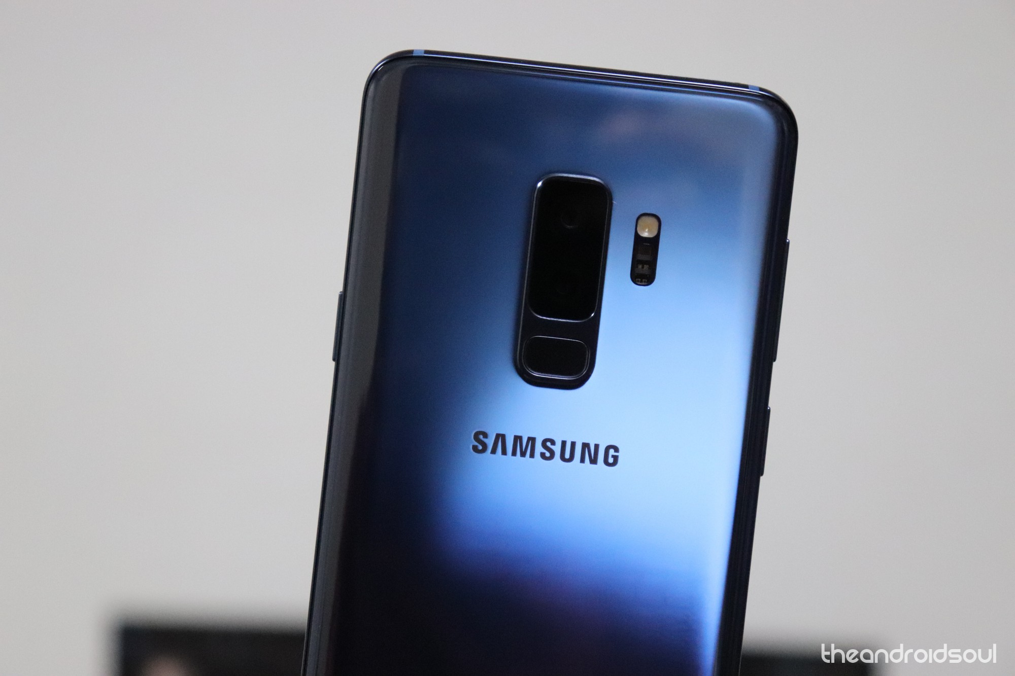 Galaxy S9 and S9 Plus arrives in Ice Blue color