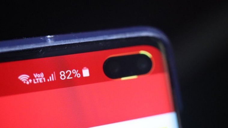 Galaxy S10 camera cutout notification LED